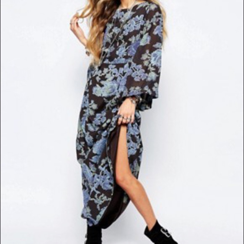 Flarr Sleeves Maxi Dress